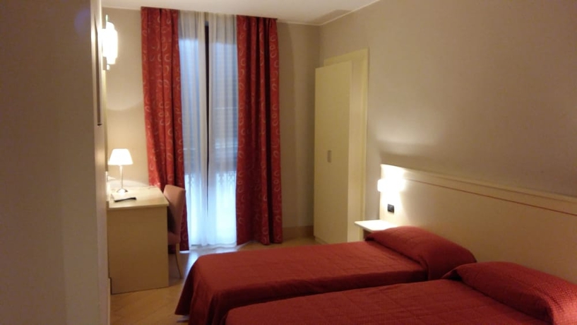 Imagen de la habitación del Hotel Cavour, Asti. Foto 8