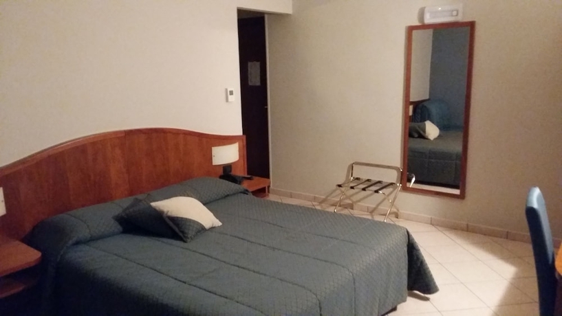 Imagen de la habitación del Hotel Cavour, Asti. Foto 9