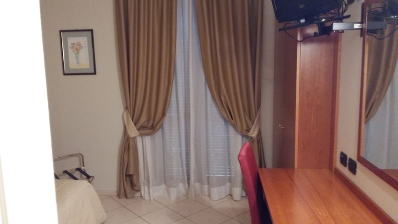 Imagen de la habitación del Hotel Cavour, Asti. Foto 13