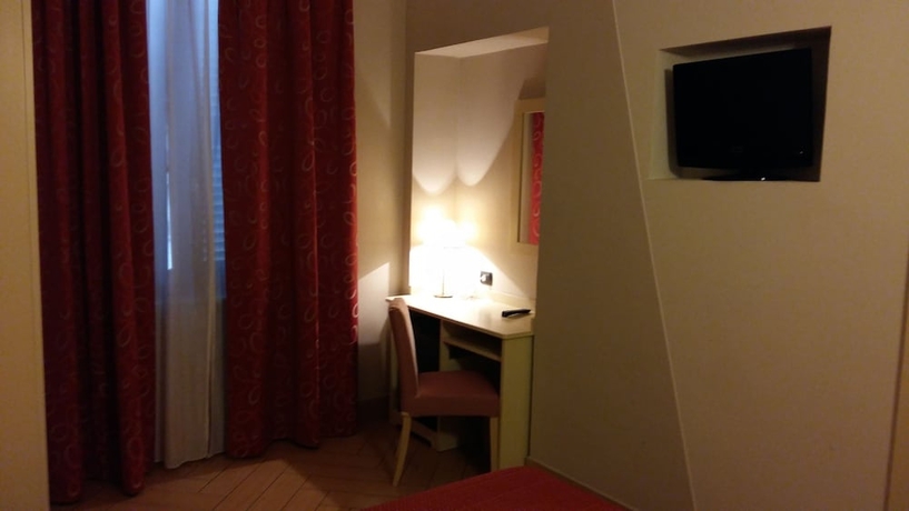 Imagen de la habitación del Hotel Cavour, Asti. Foto 14
