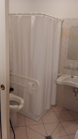 Imagen de la habitación del Hotel Cavour, Asti. Foto 16