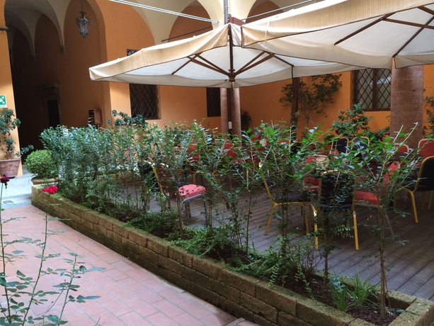 Imagen de los exteriores del Hotel Cavour, Bolonia. Foto 6