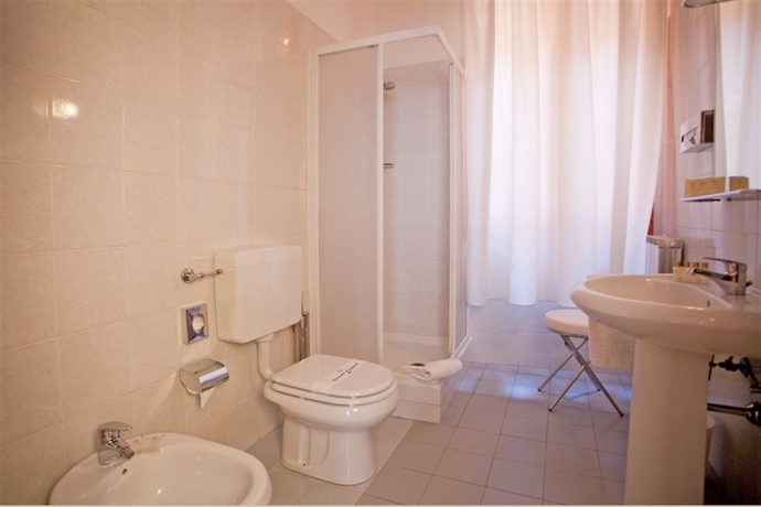 Imagen de la habitación del Hotel Cavour, Bolonia. Foto 4