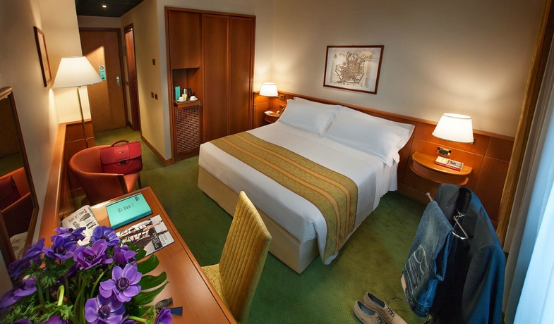 Imagen de la habitación del Hotel Cavour, Milán. Foto 6