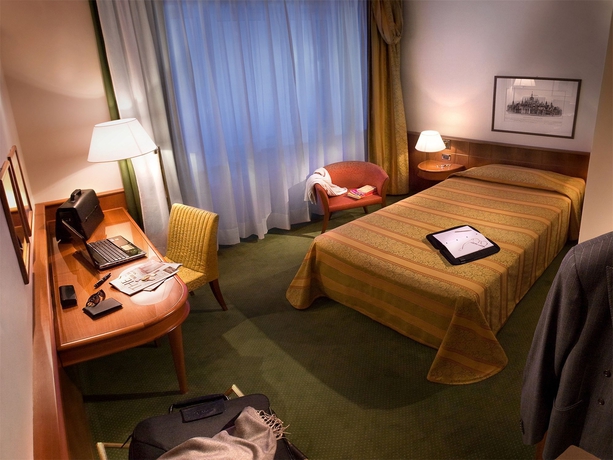 Imagen de la habitación del Hotel Cavour, Milán. Foto 7