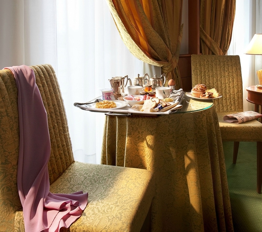 Imagen de la habitación del Hotel Cavour, Milán. Foto 8