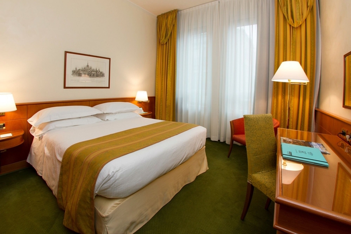 Imagen de la habitación del Hotel Cavour, Milán. Foto 12