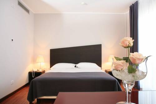 Imagen de la habitación del Hotel Cavour, Novara. Foto 5