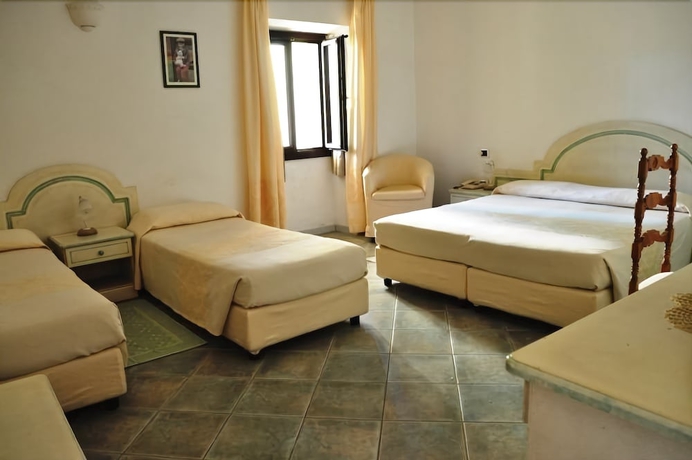 Imagen de la habitación del Hotel Cavour, Olbia. Foto 9
