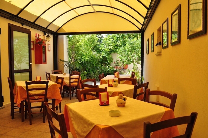 Imagen de los exteriores del Hotel Cavour, Olbia. Foto 12