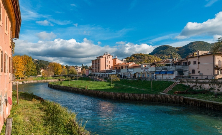 Imagen de los exteriores del Hotel Cavour, Rieti. Foto 6