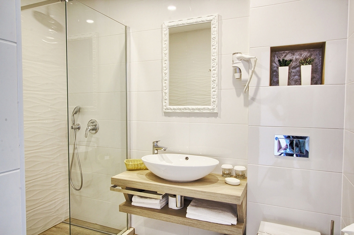 Imagen de la habitación del Hotel Cavtat. Foto 15