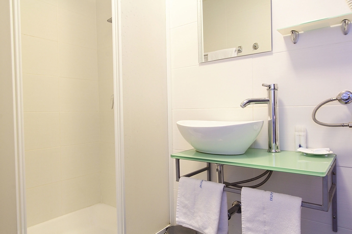 Imagen de la habitación del Hotel Cavtat. Foto 16