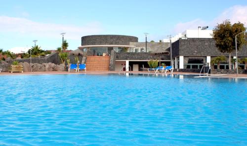 Imagen de la piscina del Hotel Caybeach Papagayos. Foto 15