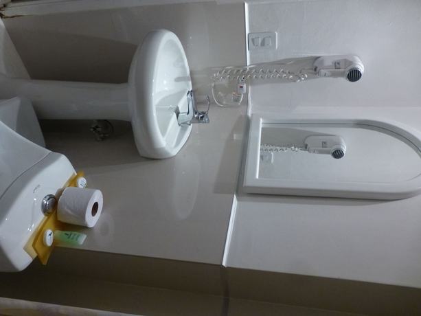 Imagen de la habitación del Hotel Cayman. Foto 14