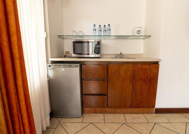 Imagen de la habitación del Hotel Cayman Suites, El Garit&oacute;n. Foto 16