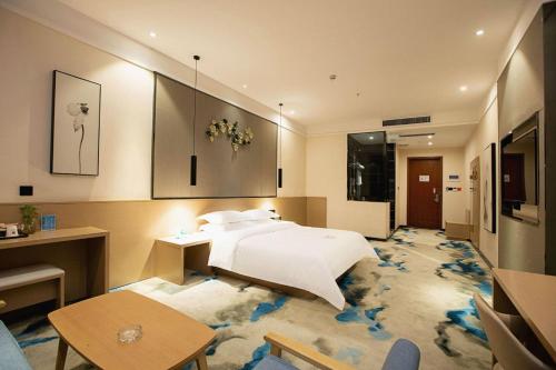 Imagen de la habitación del Hotel 海菲酒店 郑州高铁东站CbD国际会展中心店. Foto 18