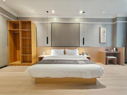 Imagen de la habitación del Hotel 海菲酒店 郑州高铁东站CbD国际会展中心店. Foto 20