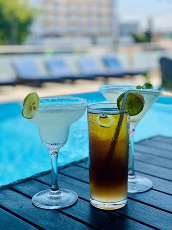 Imagen de la piscina del Hotel Cbd. Foto 16