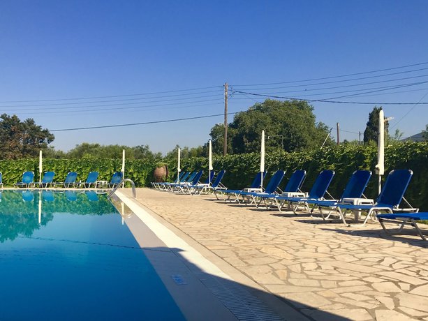 Imagen de la piscina del Hotel Ccb Ionian Suites by Bruskos. Foto 20