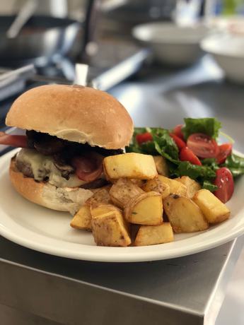 Imagen del bar/restaurante del Hotel Ccb Ionian Suites by Bruskos. Foto 12