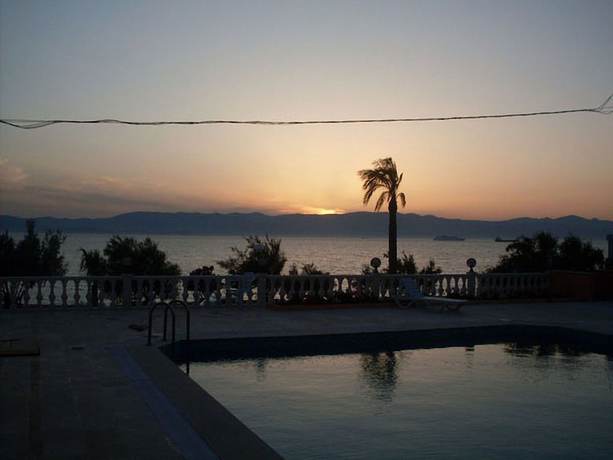 Imagen de la piscina del Hotel &Ccedil;eşme Farm. Foto 20