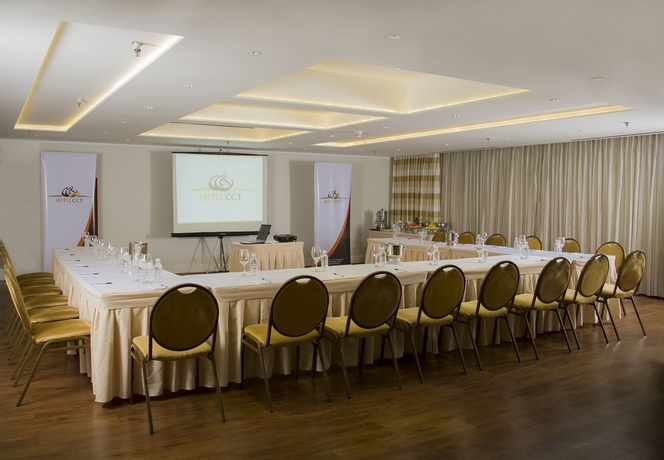 Imagen de los interiores del Hotel Cct. Foto 9