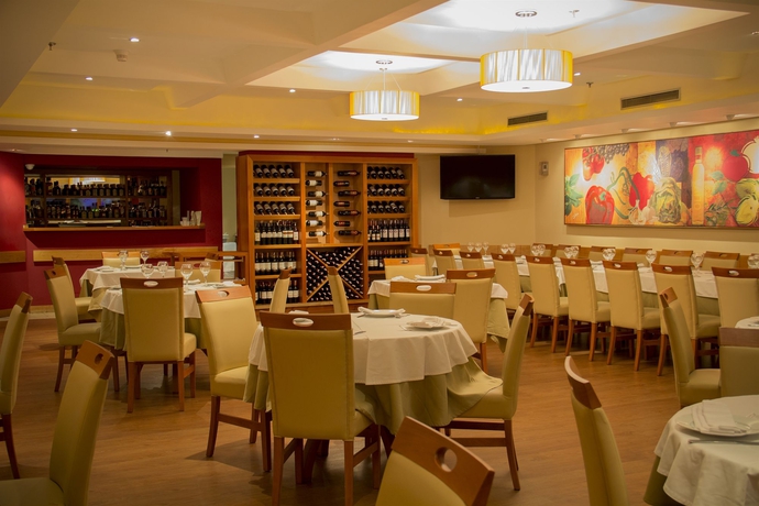 Imagen del bar/restaurante del Hotel Cct. Foto 4