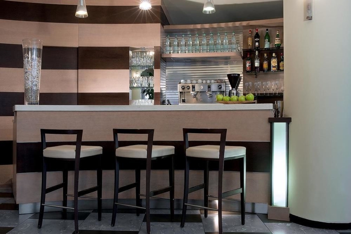 Imagen del bar/restaurante del Hotel Cdh La Spezia. Foto 3