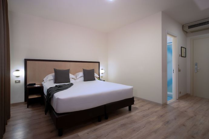 Imagen de la habitación del Hotel Cdh Modena. Foto 12