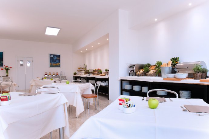 Imagen del bar/restaurante del Hotel Cdh Modena. Foto 2