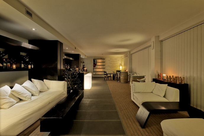 Imagen de los interiores del Hotel Cdh Radda. Foto 12