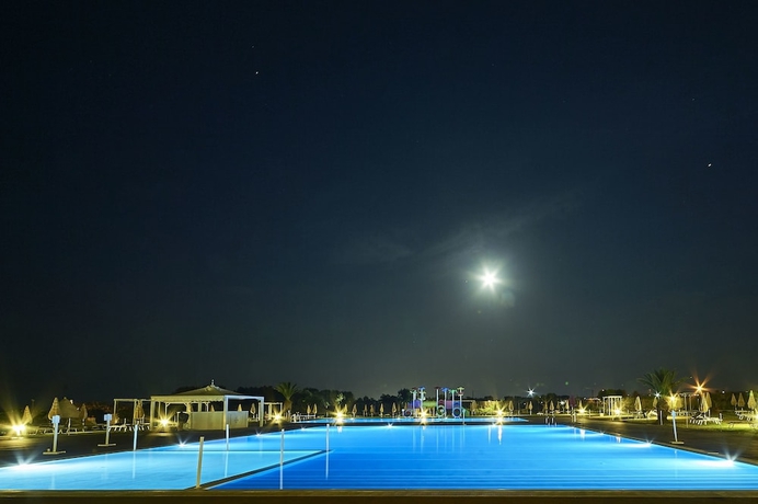 Imagen de la piscina del Hotel Cdshotels Pietrablu Resort and Spa. Foto 17
