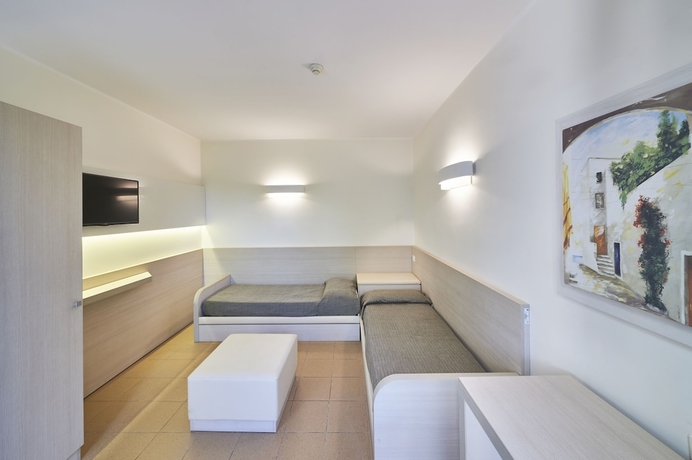 Imagen de la habitación del Hotel Cdshotels Riva Marina Resort. Foto 7