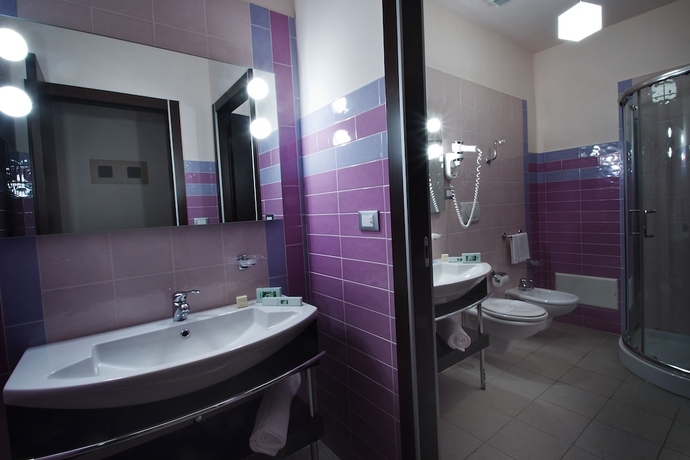 Imagen de la habitación del Hotel Cdshotels Riva Marina Resort. Foto 16