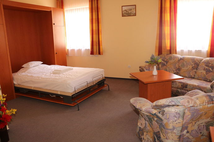 Imagen de la habitación del Hotel Ce Bestline. Foto 9
