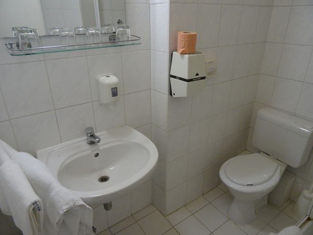 Imagen de la habitación del Hotel Ce Bestline. Foto 11