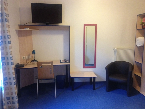 Imagen de la habitación del Hotel C&eacute;sar, Charleville Mezieres. Foto 7