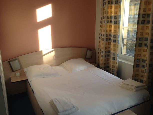 Imagen de la habitación del Hotel C&eacute;sar, Charleville Mezieres. Foto 11