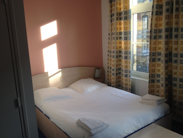 Imagen de la habitación del Hotel C&eacute;sar, Charleville Mezieres. Foto 12
