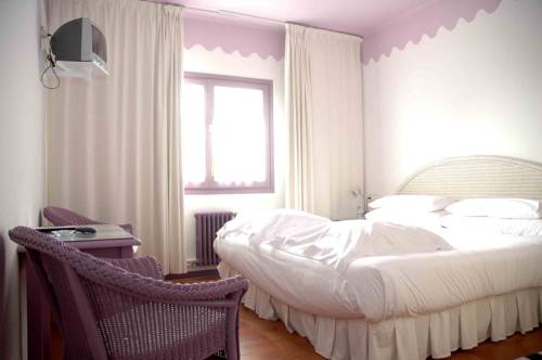 Imagen de la habitación del Hotel César, Vilanova i la Geltrú. Foto 3