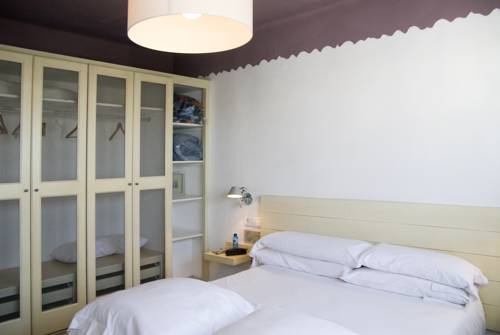 Imagen de la habitación del Hotel César, Vilanova i la Geltrú. Foto 4