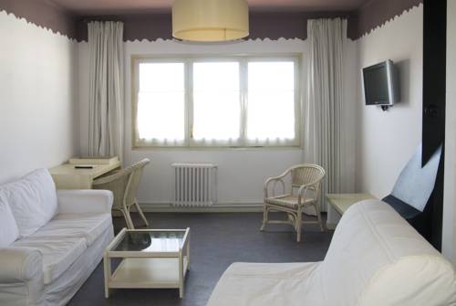 Imagen de la habitación del Hotel César, Vilanova i la Geltrú. Foto 6