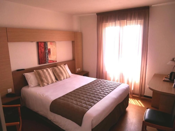 Imagen de la habitación del Hotel C&eacute;venol. Foto 11