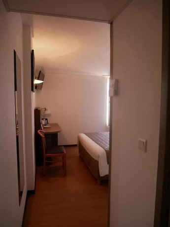 Imagen de la habitación del Hotel C&eacute;venol. Foto 12
