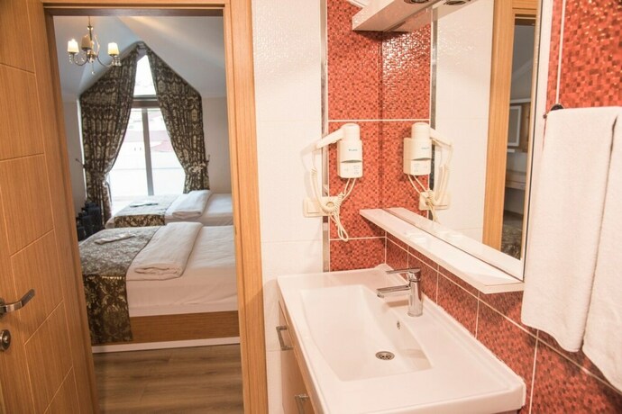 Imagen general del Hotel Cebeciler Otel. Foto 4