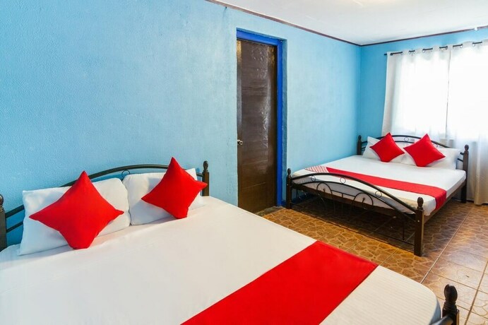 Imagen de la habitación del Hotel Cebu Golf Course. Foto 23