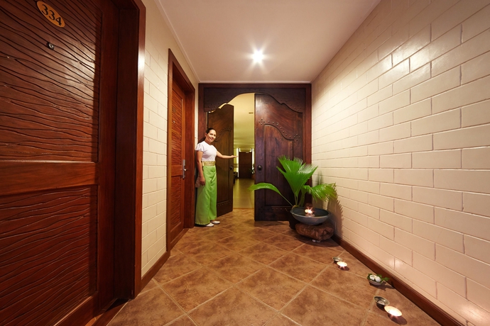 Imagen de la piscina del Hotel Cebu White Sands Resort and Spa. Foto 14