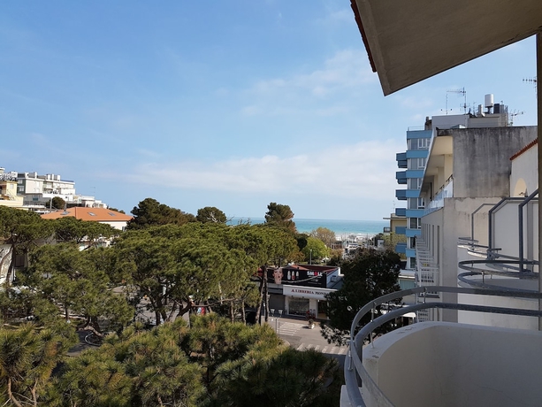 Imagen de los exteriores del Hotel Ceccarini 9. Foto 16