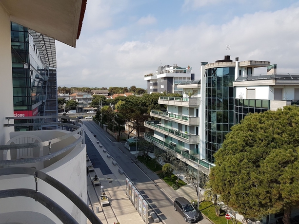 Imagen de los exteriores del Hotel Ceccarini 9. Foto 17